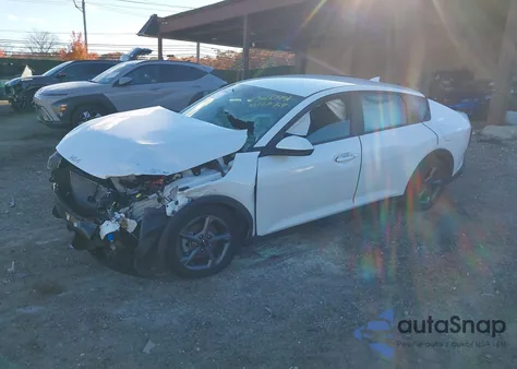 2025 Kia K4 Lxs z USA, uszkodzony, nr VIN 3KPFT4DE0SE066296